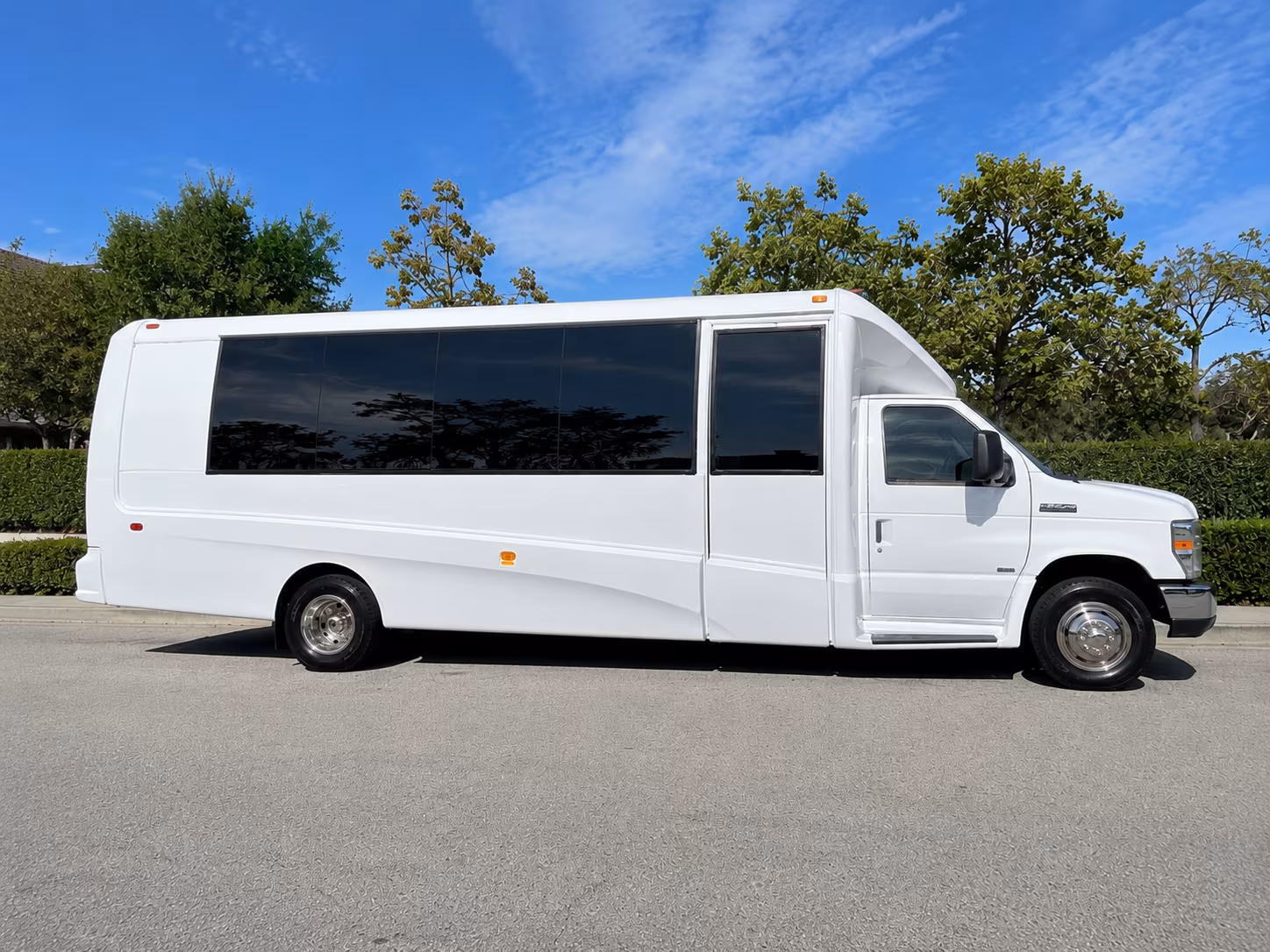 minibus rentals for bachelorette wine tours around fort worth and grapevine