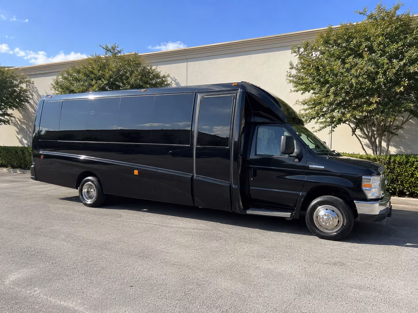 party buses for wine tours through grapevine s vineyard row